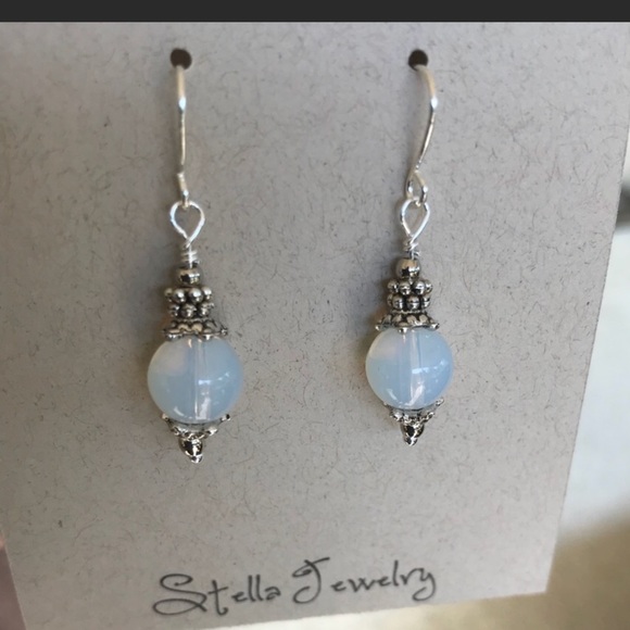 Pretty Moonstone opal earrings - Picture 2 of 2